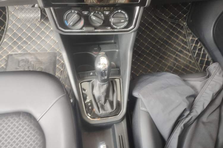 Used Jetta VA3 2019 1.5L Automatic Enjoyment Edition Gear Lever