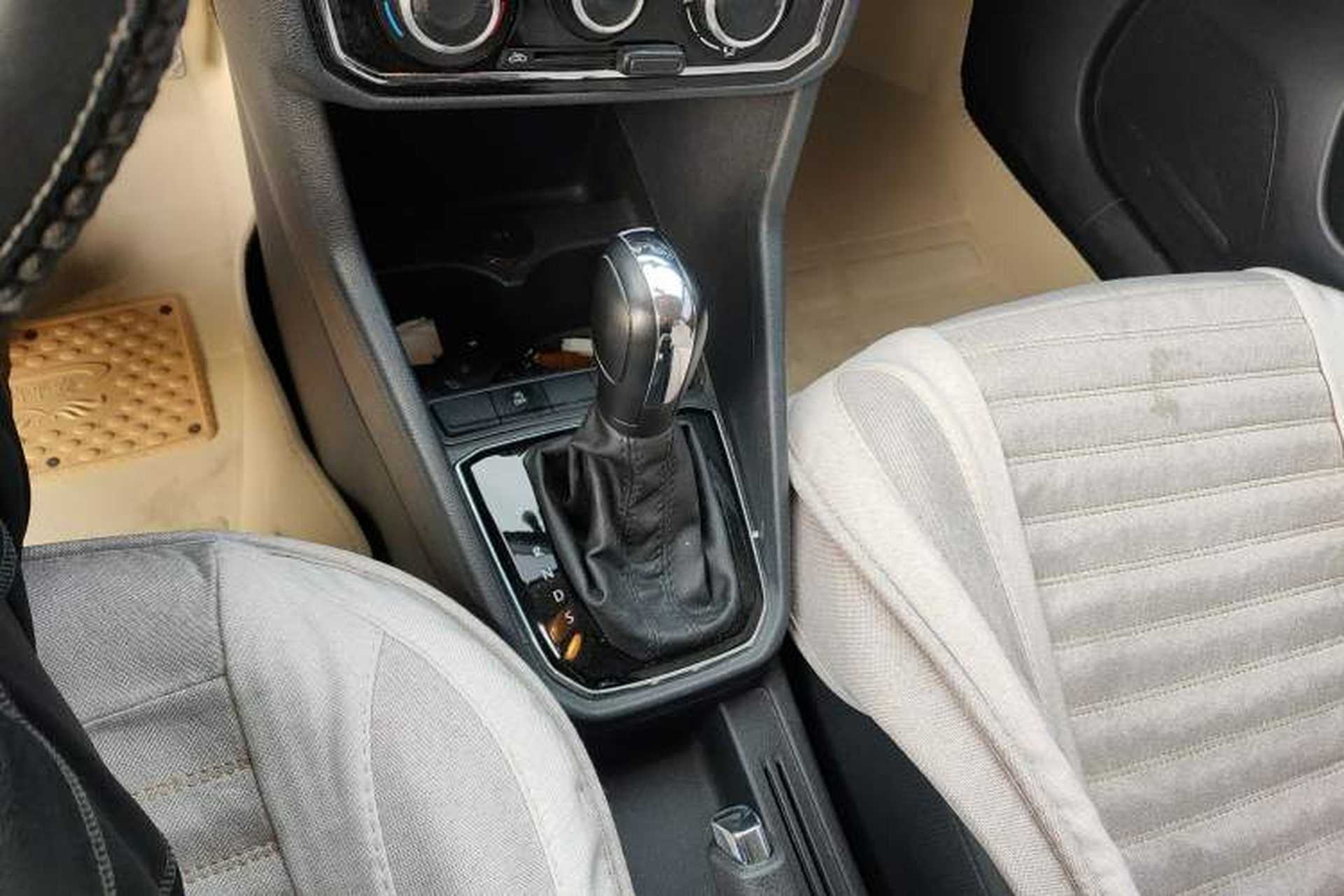 Used Jetta VA3 2019 1.5L Automatic Enjoyment Edition Gear Lever