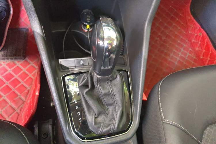 Used Jetta VA3 2019 1.5L Automatic Enjoyment Edition Gear Lever