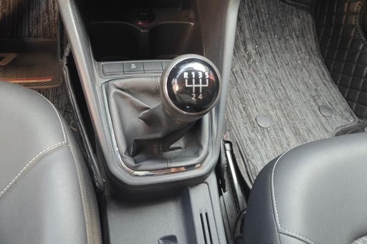 Used Jetta VA3 2019 1.5L Manual Enjoyment Edition Gear Lever