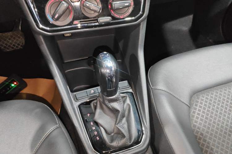 Used Jetta VA3 2019 1.5L Automatic Enjoyment Edition Gear Lever
