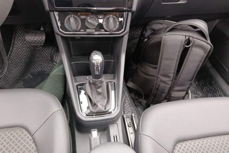 Used Jetta VA3 2019 1.5L Automatic Enjoyment Edition Gear Lever