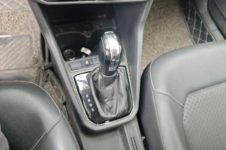 Used Jetta VA3 2019 1.5L Automatic Enjoyment Edition Gear Lever