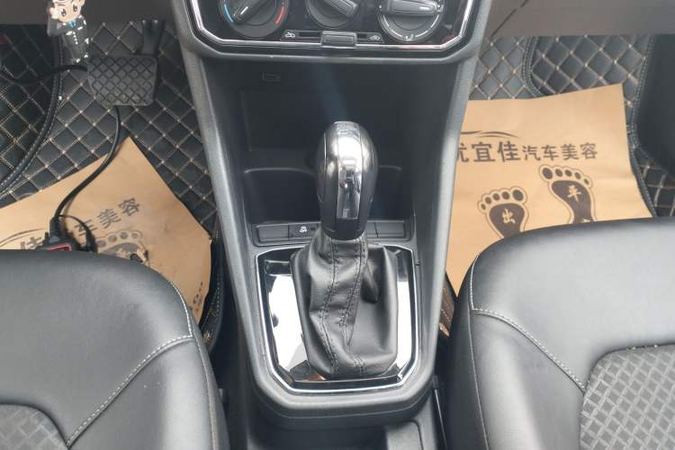 Used Jetta VA3 2019 1.5L Automatic Enjoyment Edition Gear Lever