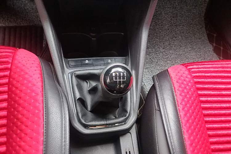 Used Jetta VA3 2019 1.5L Manual Enjoyment Edition Gear Lever