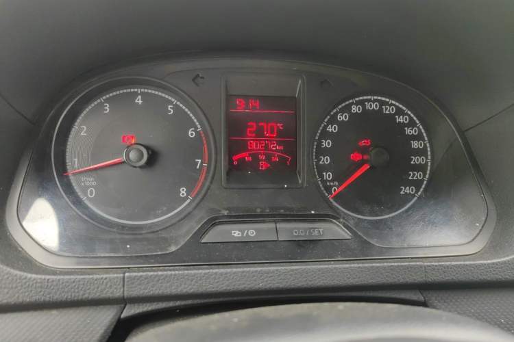 Used Jetta VA3 2019 1.5L Manual Entry-Level Version Odometer Close Up