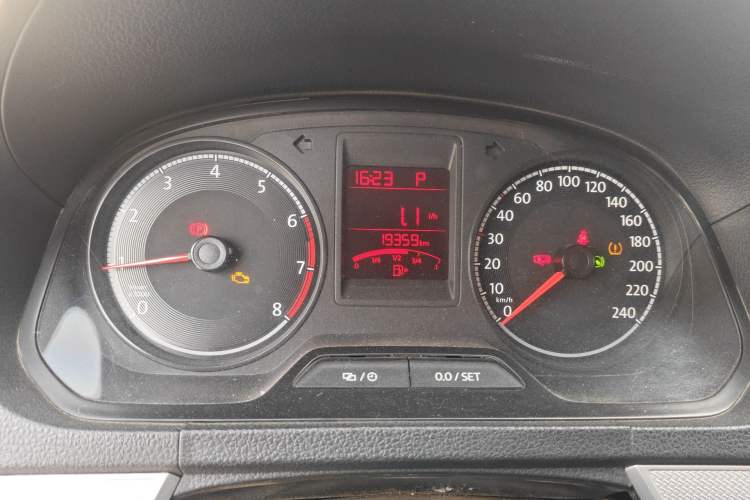 Used Jetta VA3 2019 1.5L Automatic Enjoyment Edition Odometer Close Up