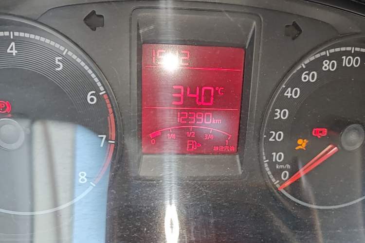 Used Jetta VA3 2019 1.5L Manual Entry-Level Version Odometer Close Up