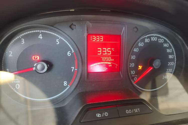 Used Jetta VA3 2019 1.5L Manual Entry-Level Version Odometer Close Up