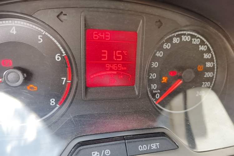 Used Jetta VA3 2019 1.5L Manual Entry-Level Version Odometer Close Up