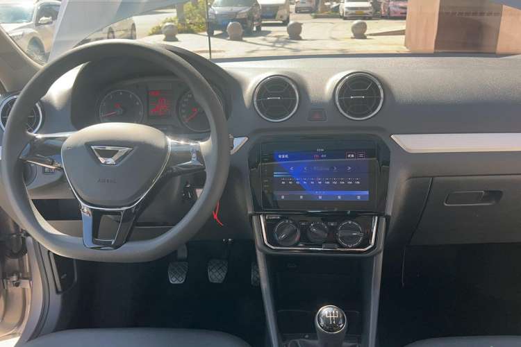 Used Jetta VA3 2019 1.5L Manual Enjoyment Edition Center Console