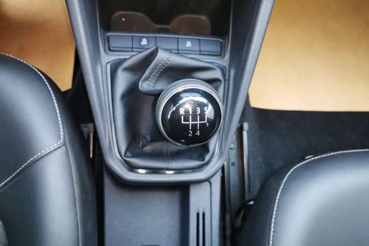 Used Jetta VA3 2019 1.5L Manual Enjoyment Edition Gear Lever