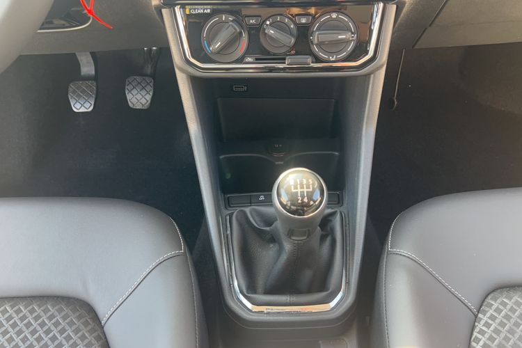 Used Jetta VA3 2019 1.5L Manual Enjoyment Edition Gear Lever