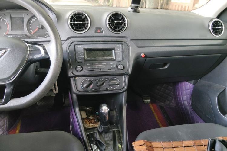 Used Jetta VA3 2020 1.5L Automatic "Upward Life" Edition Center Console