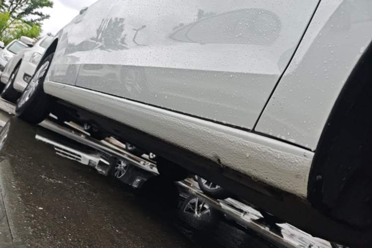 Used Jetta VA3 2020 1.5L Automatic "Upward Life" Edition Right Side Sill