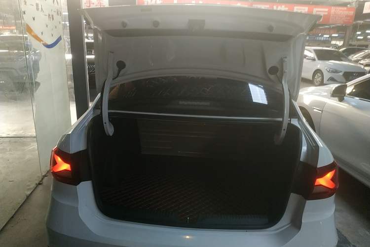 Used Jetta VA3 2020 1.5L Automatic "Upward Life" Edition Trunk