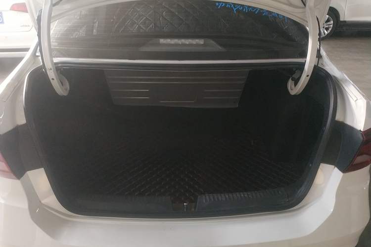 Used Jetta VA3 2020 1.5L Automatic "Upward Life" Edition Trunk