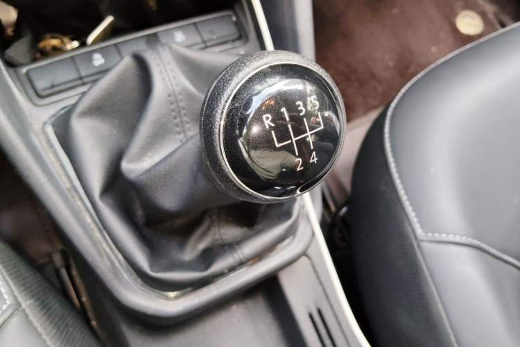 Used Jetta VA3 2021 1.5L Manual Enjoyment Edition Gear Lever