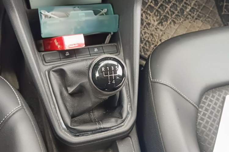 Used Jetta VA3 2021 1.5L Manual Enjoyment Edition Gear Lever