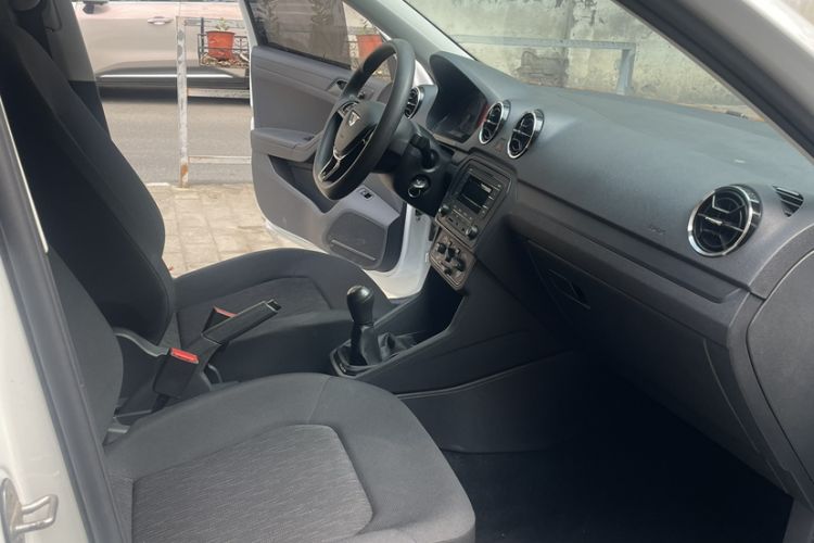 Used Jetta VA3 2021 1.5L Manual Entry-Level Version Interior 2