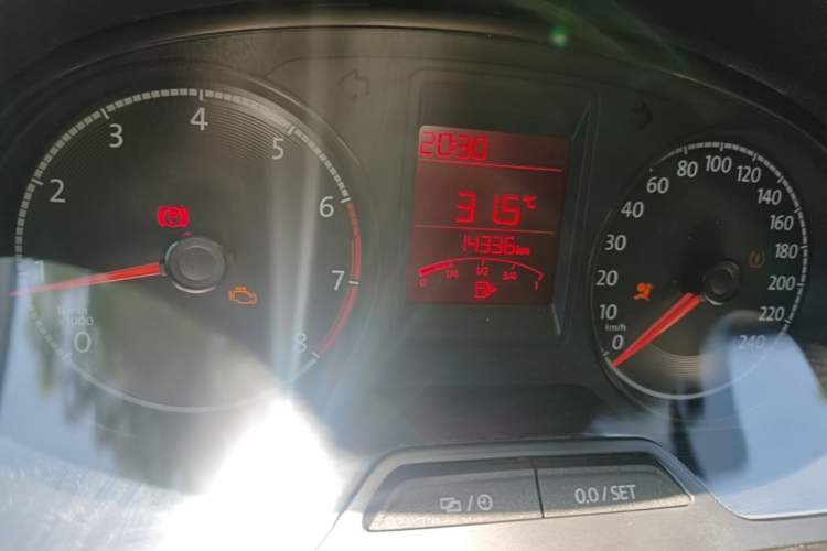 Used Jetta VA3 2021 1.5L Manual Entry-Level Version Odometer Close Up