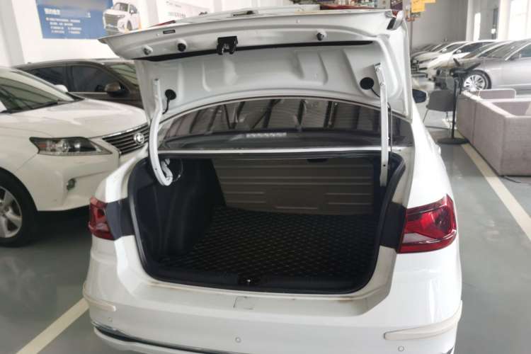 Used Jetta VA3 2021 1.5L Automatic Enjoyment Edition Trunk