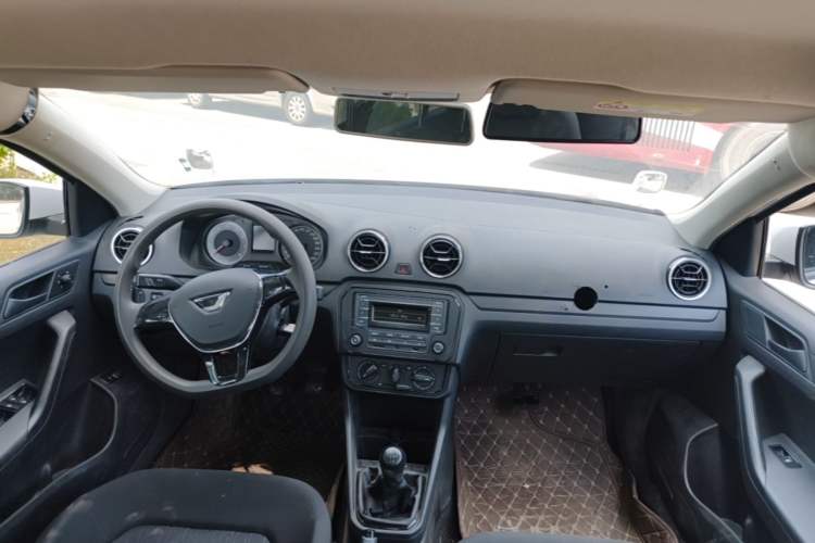 Used Jetta VA3 2024 1.5L Manual Entry-Level Version Center Console