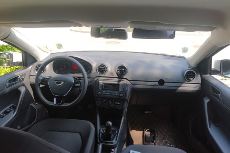 Used Jetta VA3 2024 1.5L Manual Entry-Level Version Center Console