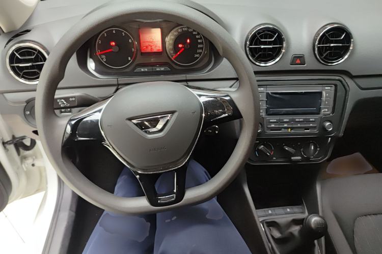 Used Jetta VA3 2024 1.5L Manual Entry-Level Version Center Console