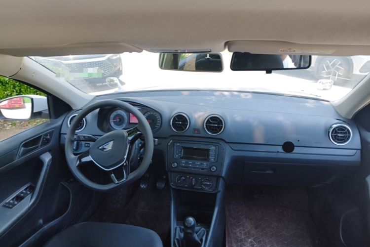 Used Jetta VA3 2024 1.5L Manual Entry-Level Version Center Console
