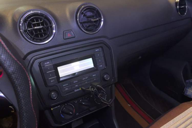 Used Jetta VA3 2025 Model, 1.5L Manual Ambitious Edition Audio And AC Panel