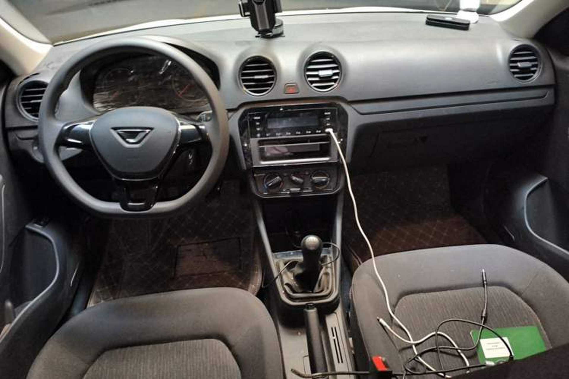 Used Jetta VA3 2025 Model, Facelifted 1.5L Manual—Ambitious Edition Center Console
