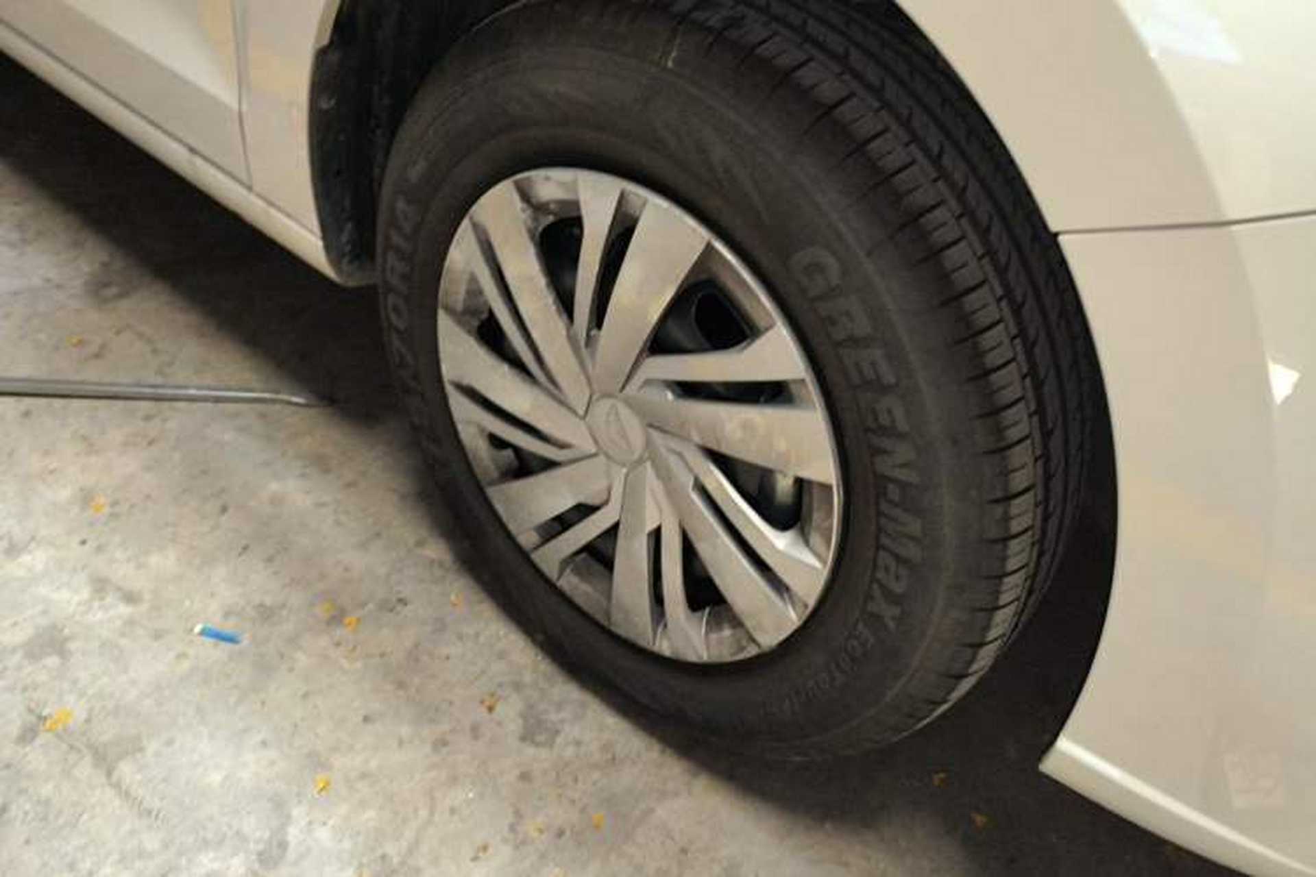 Used Jetta VA3 2025 Model, Facelifted 1.5L Manual—Ambitious Edition Right Front Wheel Hub