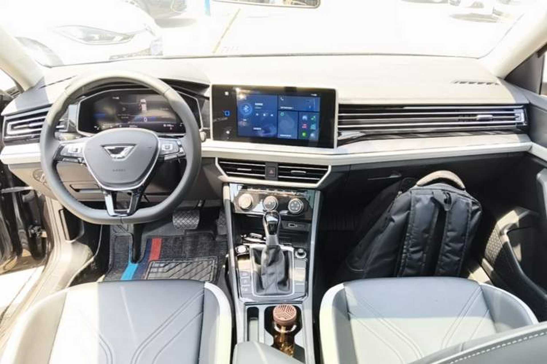 Used Jetta VA7 2025 1.4T First-Come First-Served Edition Center Console