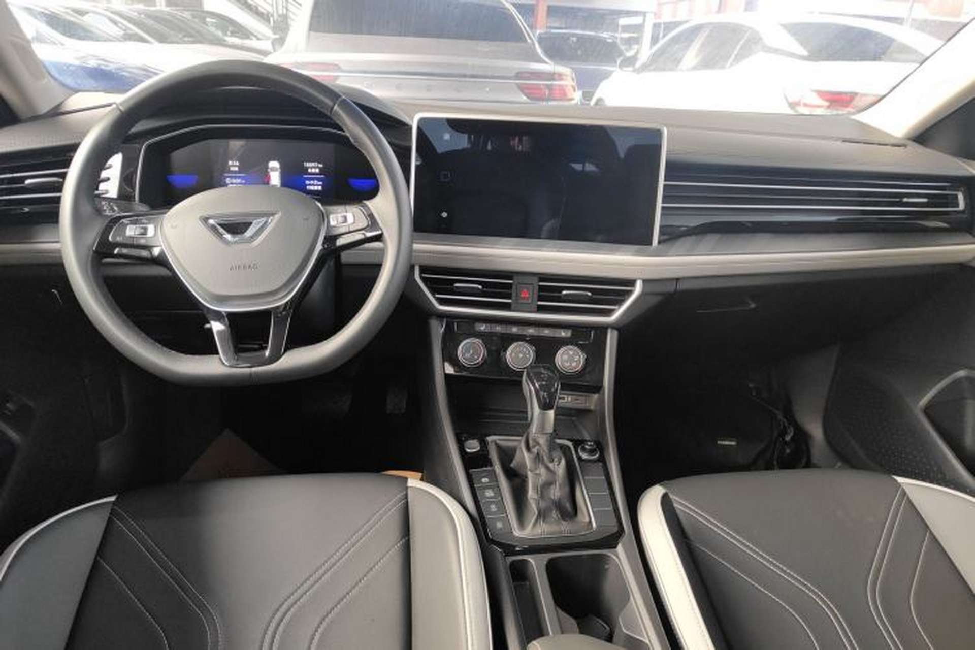 Used Jetta VA7 2025 1.4T First-Come First-Served Edition Center Console