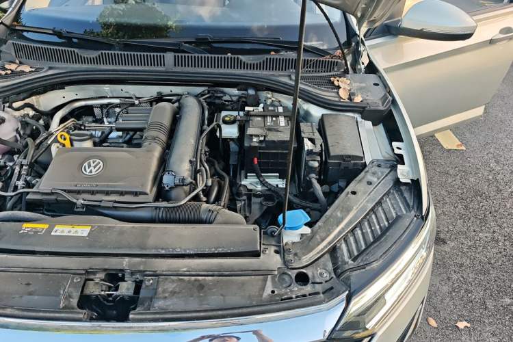 Used Jetta VA7 2025 1.4T Top-Tier Version Engine Bay Left