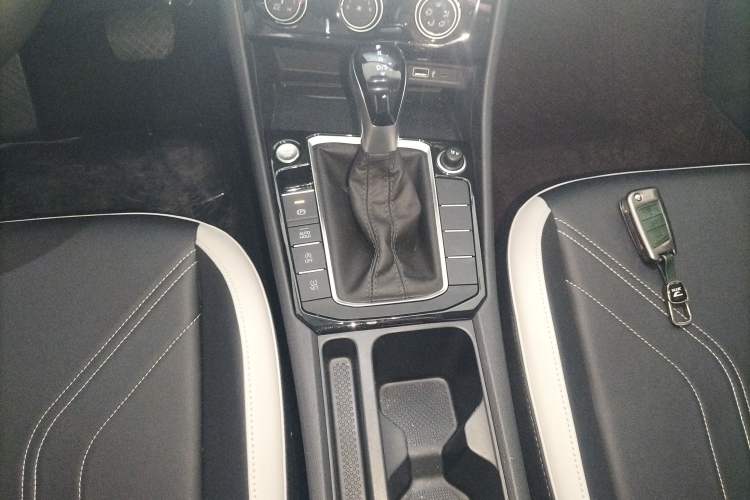 Used Jetta VA7 2025 1.4T First-Come First-Served Edition Gear Lever