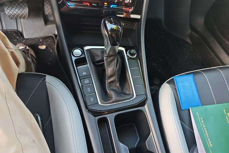 Used Jetta VA7 2025 1.4T Top-Tier Version Gear Lever