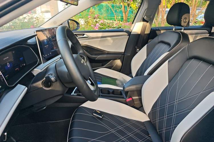 Used Jetta VA7 2025 1.4T Top-Tier Version Left Front Seat