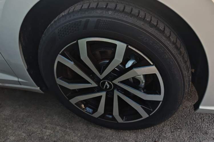 Used Jetta VA7 2025 1.4T Top-Tier Version Right Front Wheel Hub