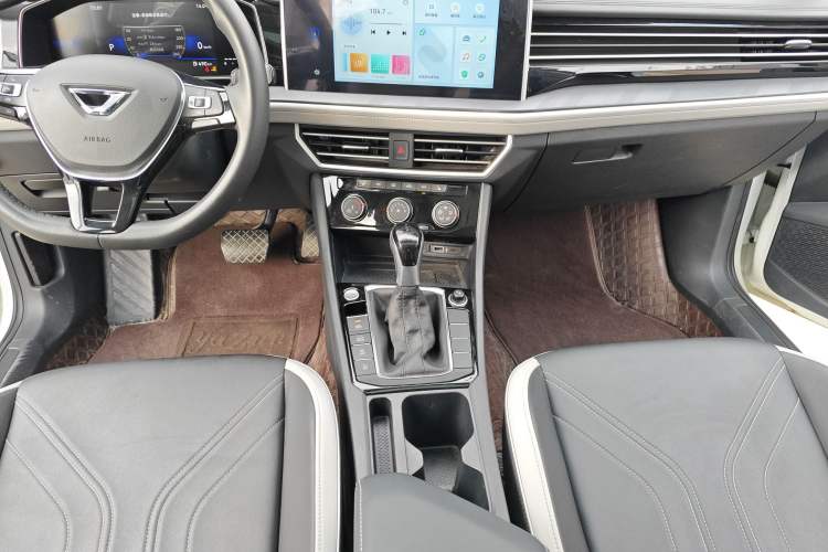 Used Jetta VA7 2025 1.4T First-Come First-Served Edition Audio And AC Panel