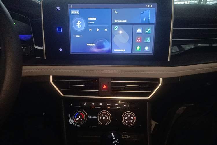 Used Jetta VA7 2025 1.4T First-Come First-Served Edition Audio And AC Panel