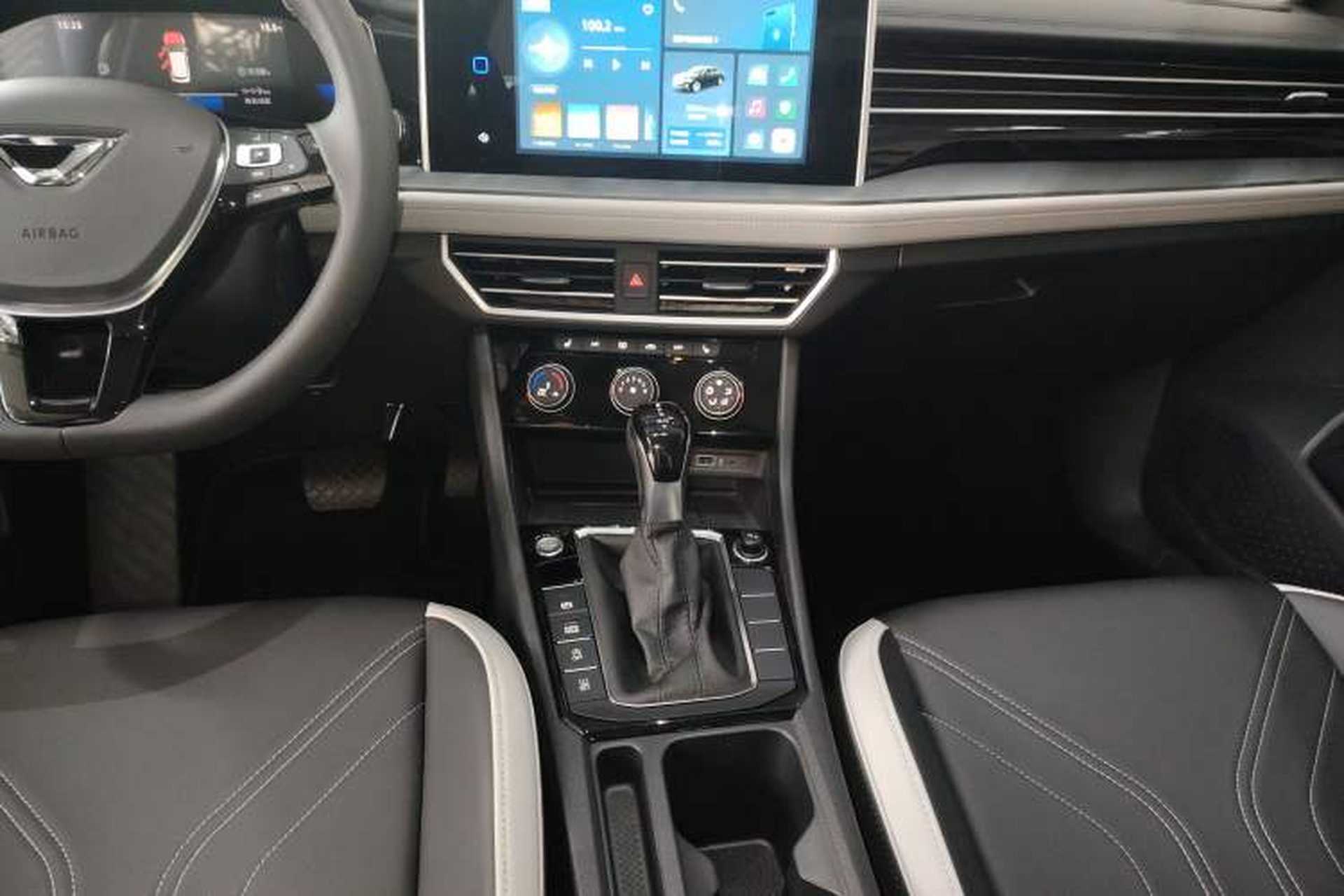Used Jetta VA7 2025 1.4T First-Come First-Served Edition Audio And AC Panel