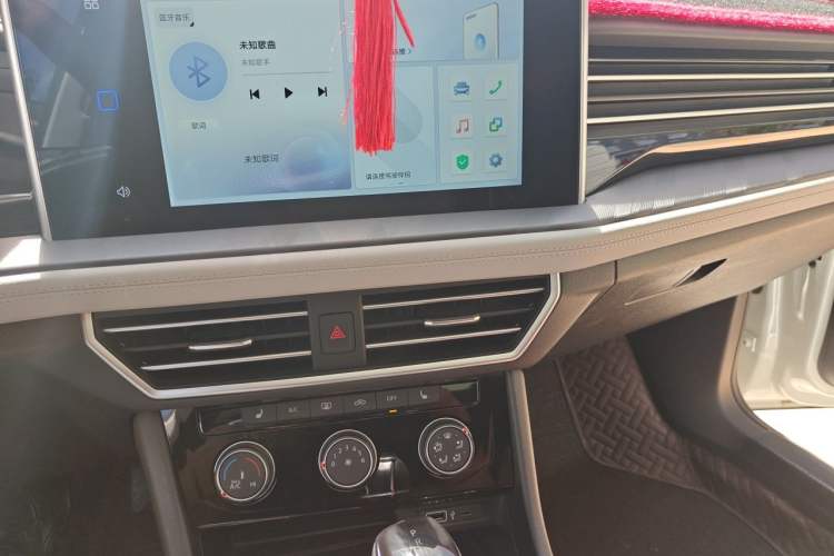Used Jetta VA7 2025 1.4T First-Come First-Served Edition Audio And AC Panel