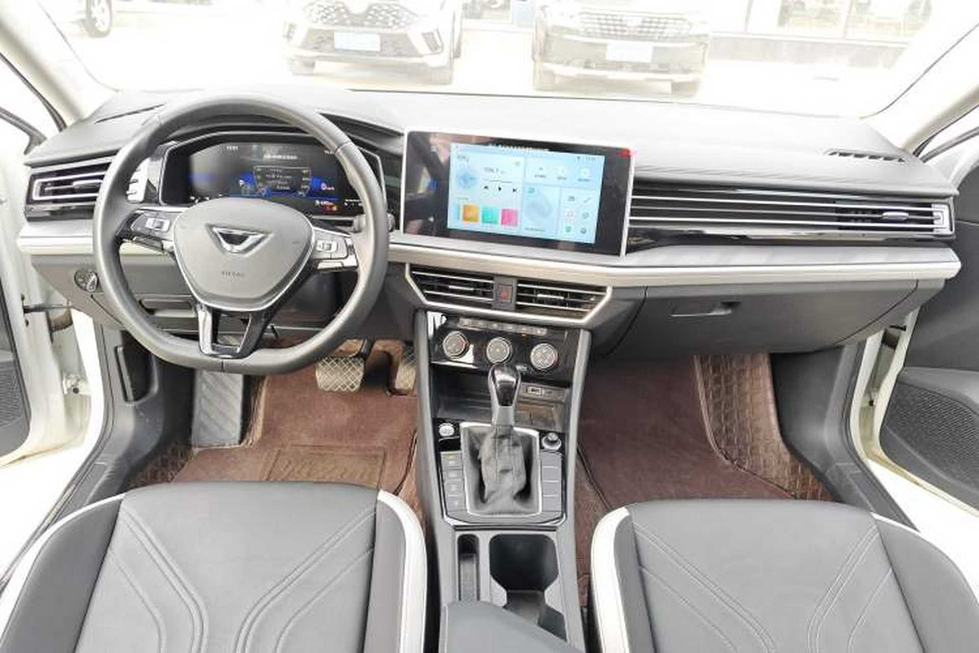 Used Jetta VA7 2025 1.4T First-Come First-Served Edition Center Console