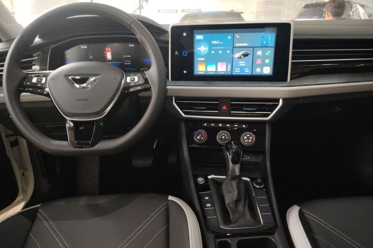 Used Jetta VA7 2025 1.4T First-Come First-Served Edition Center Console