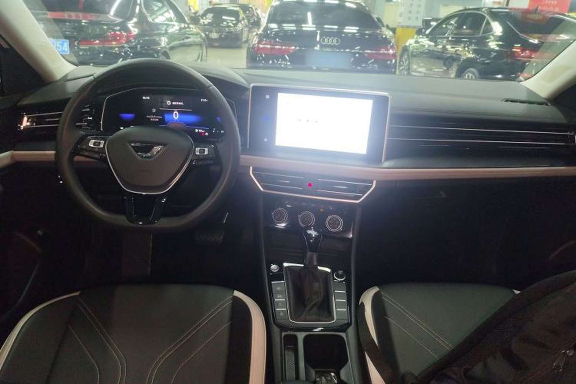 Used Jetta VA7 2025 1.4T First-Come First-Served Edition Center Console