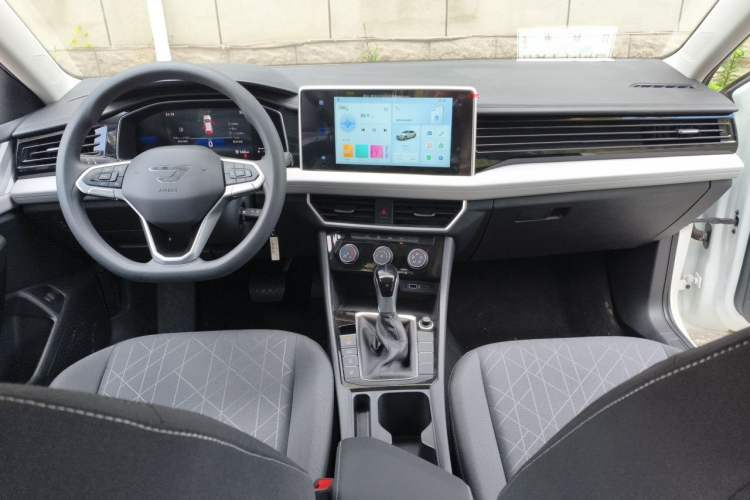 Used Jetta VA7 2025 1.4T "Listen to the Advice" Version Center Console
