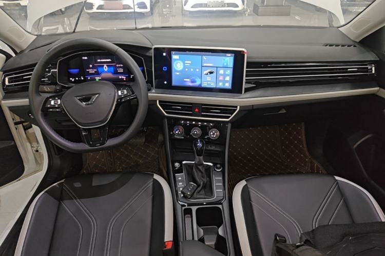 Used Jetta VA7 2025 1.4T First-Come First-Served Edition Center Console