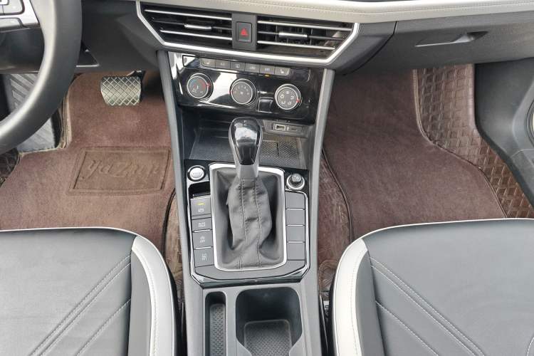 Used Jetta VA7 2025 1.4T First-Come First-Served Edition Gear Lever